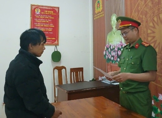 Hai thanh niên dùng súng nhựa, giả danh công an để đi cướp - Ảnh 1.