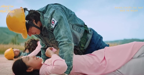 'Hẹn em ngày nhật thực' tiến sát mốc 100 tỷ khiến đạo diễn sốc