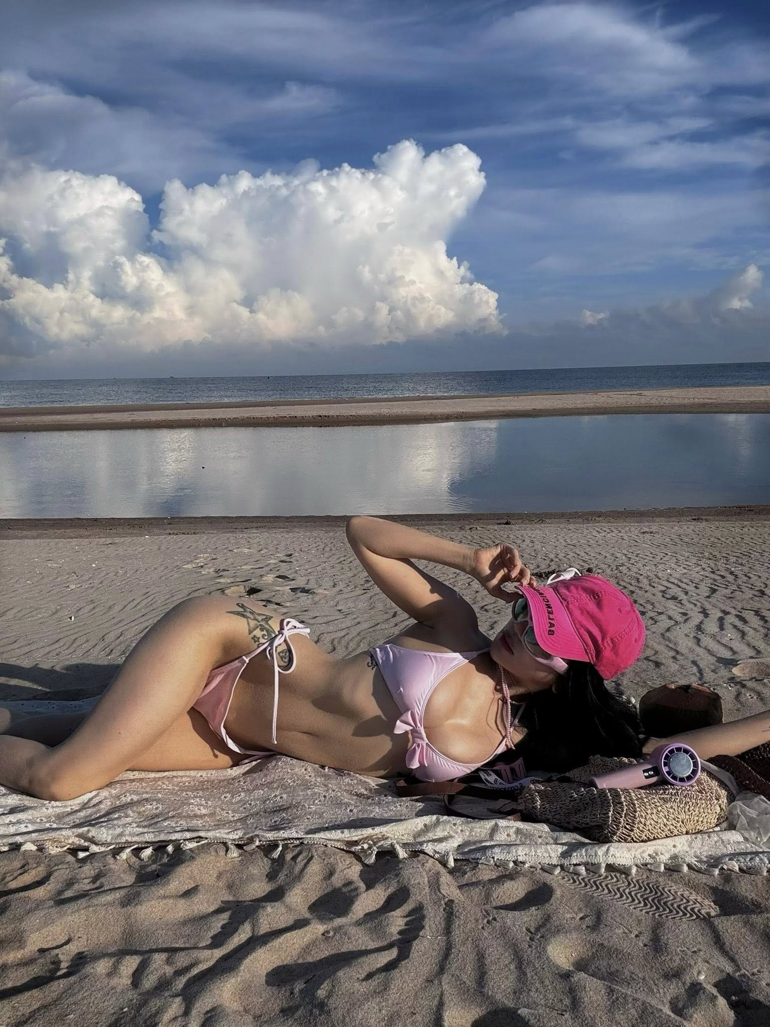 Có thể là hình ảnh về bãi biển và đại dương