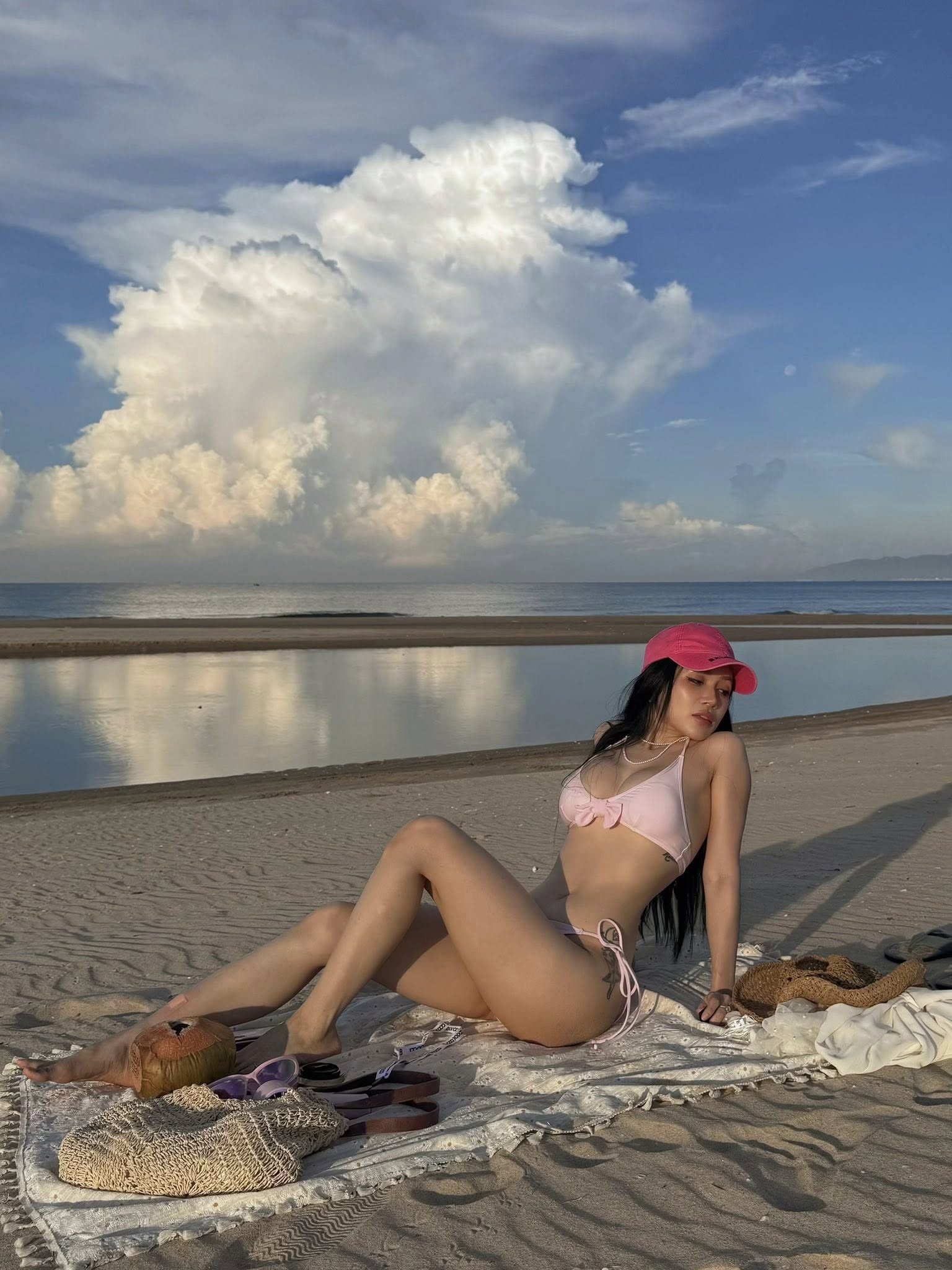 Có thể là hình ảnh về đại dương, bãi biển và đám mây