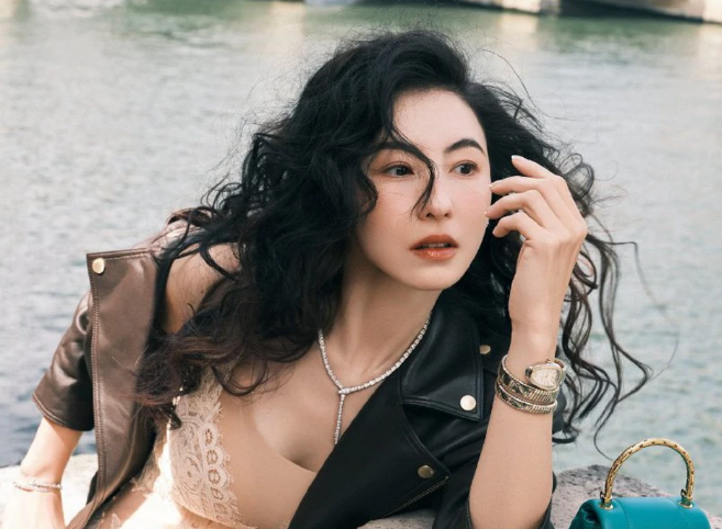 Trương Bá Chi tâm sự sức khỏe ngày càng xấu, phải uống thuốc - Ảnh 1