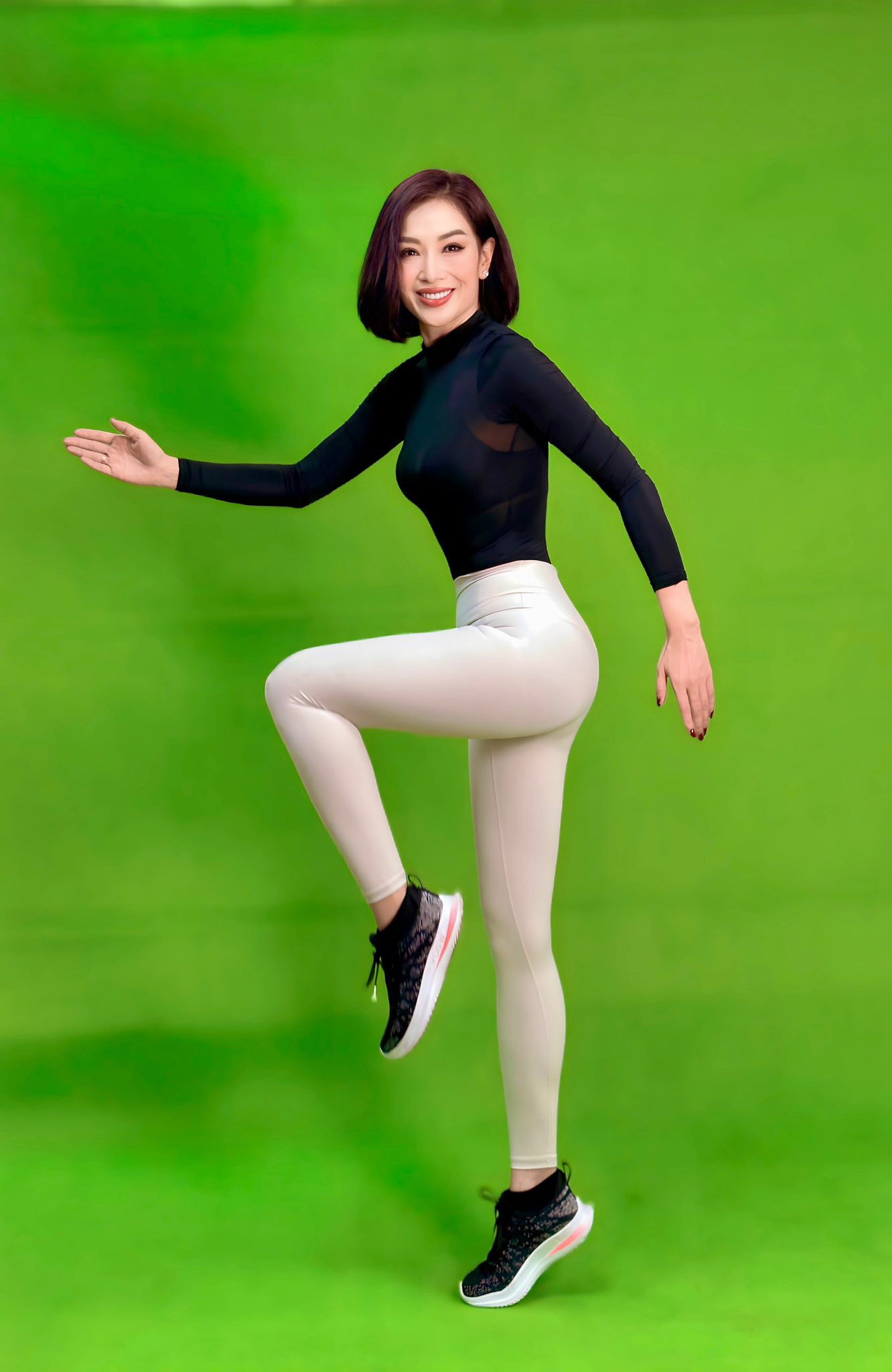 Vẻ ngoài tuổi trung niên của 'phú bà' Vbiz – Hoa khôi Thể thao vừa mời bạn bè đến thăm biệt thự 200 tỷ插图5 Vẻ ngoài tuổi trung niên của Hoa khôi Thể thao Thu Hương - Ảnh 7.