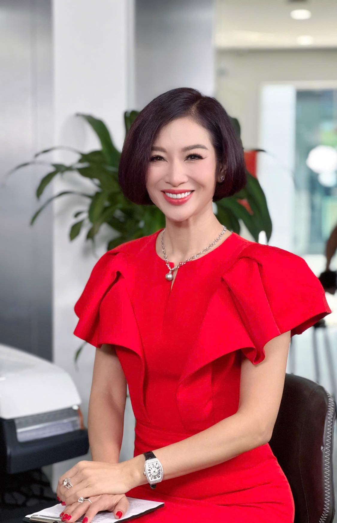 Vẻ ngoài tuổi trung niên của 'phú bà' Vbiz – Hoa khôi Thể thao vừa mời bạn bè đến thăm biệt thự 200 tỷ插图6 Vẻ ngoài tuổi trung niên của Hoa khôi Thể thao Thu Hương - Ảnh 8.