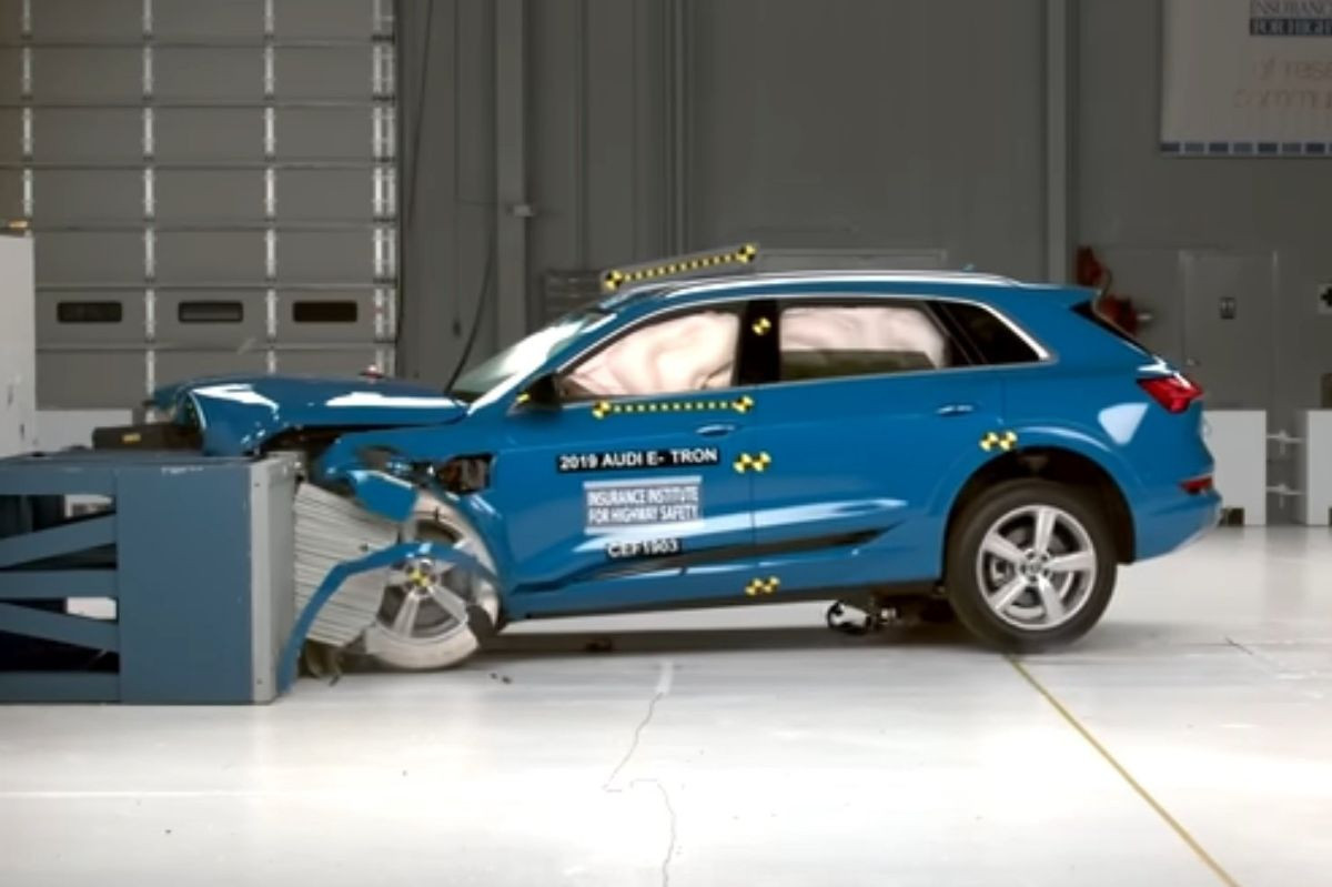 IIHS crash EV.jpg
