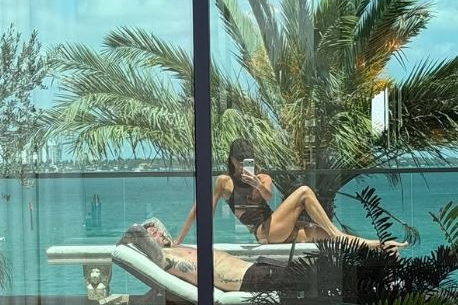 Victoria khoe dáng nuột nà ở tuổi 51 bên David Beckham