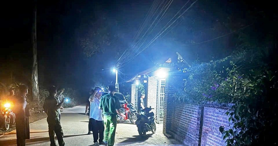 Bé gái 5 tháng tuổi bị bỏ rơi cùng tờ giấy 'do hoàn cảnh gia đình khó khăn'