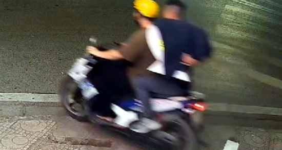 Biết tin mời cưới qua mạng, 2 thanh niên lẻn đến bê trộm hòm tiền mừng chứa gần 320 triệu