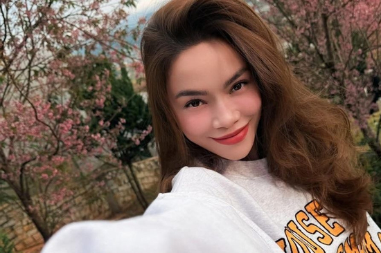 Cái vỗ lưng của Hồ Ngọc Hà khiến người hâm mộ phải khen ngợi: Đúng chuẩn bà mẹ điểm 10!