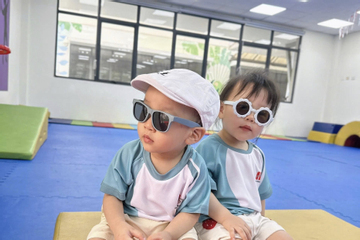 Cặp song sinh nhà Phương Oanh lớn phổng phao, đáng yêu