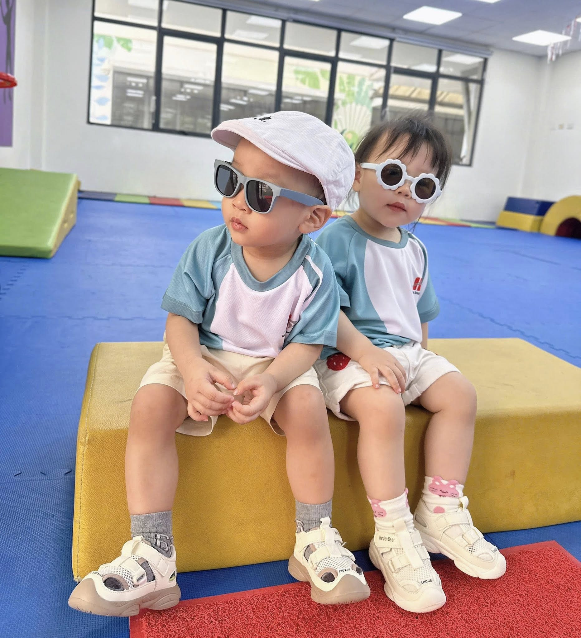 Cặp song sinh nhà Phương Oanh lớn phổng phao, đáng yêu插图 Cặp song sinh nhà Phương Oanh lớn phổng phao, đáng yêu - Ảnh 2.