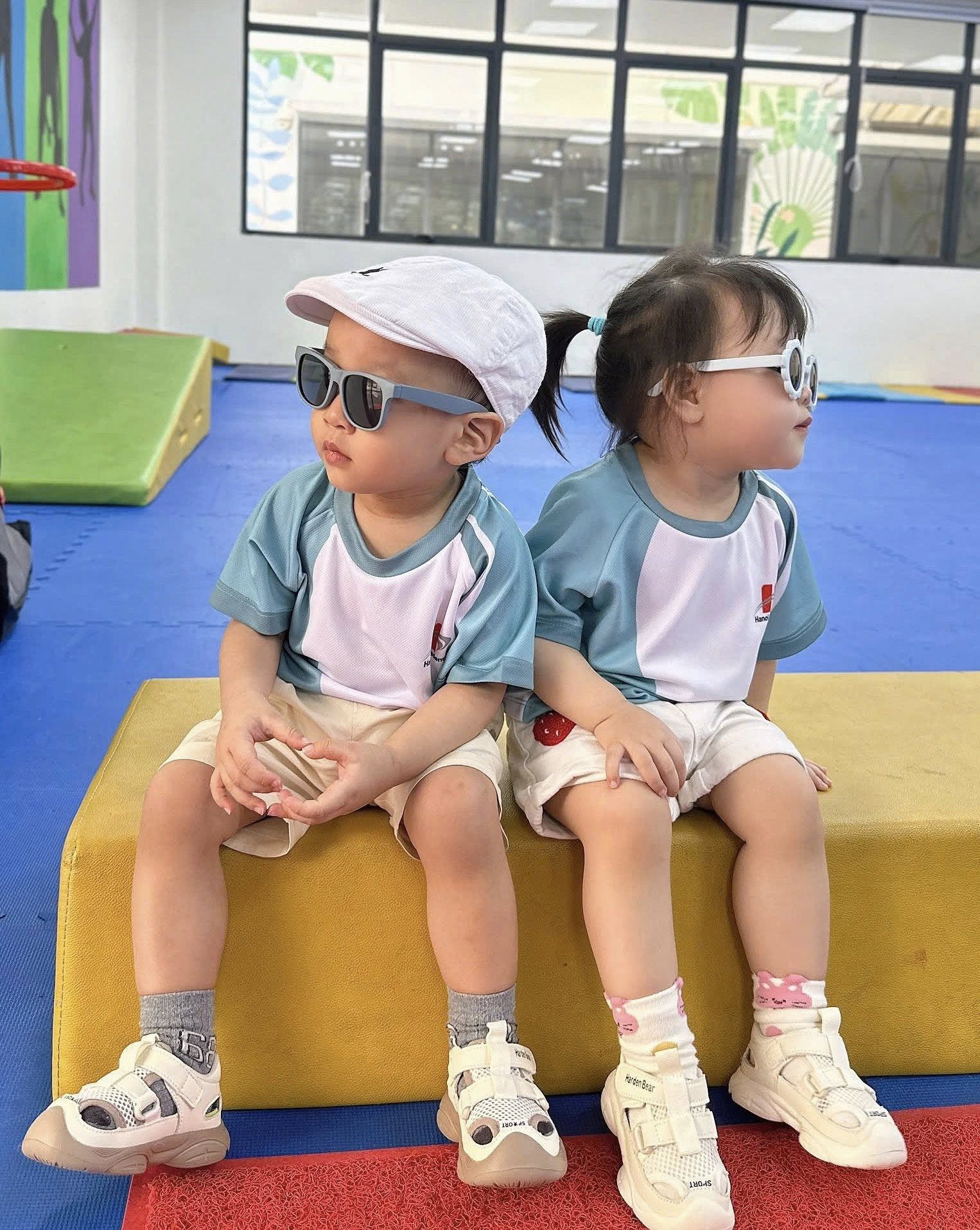 Cặp song sinh nhà Phương Oanh lớn phổng phao, đáng yêu插图1 Cặp song sinh nhà Phương Oanh lớn phổng phao, đáng yêu - Ảnh 3.