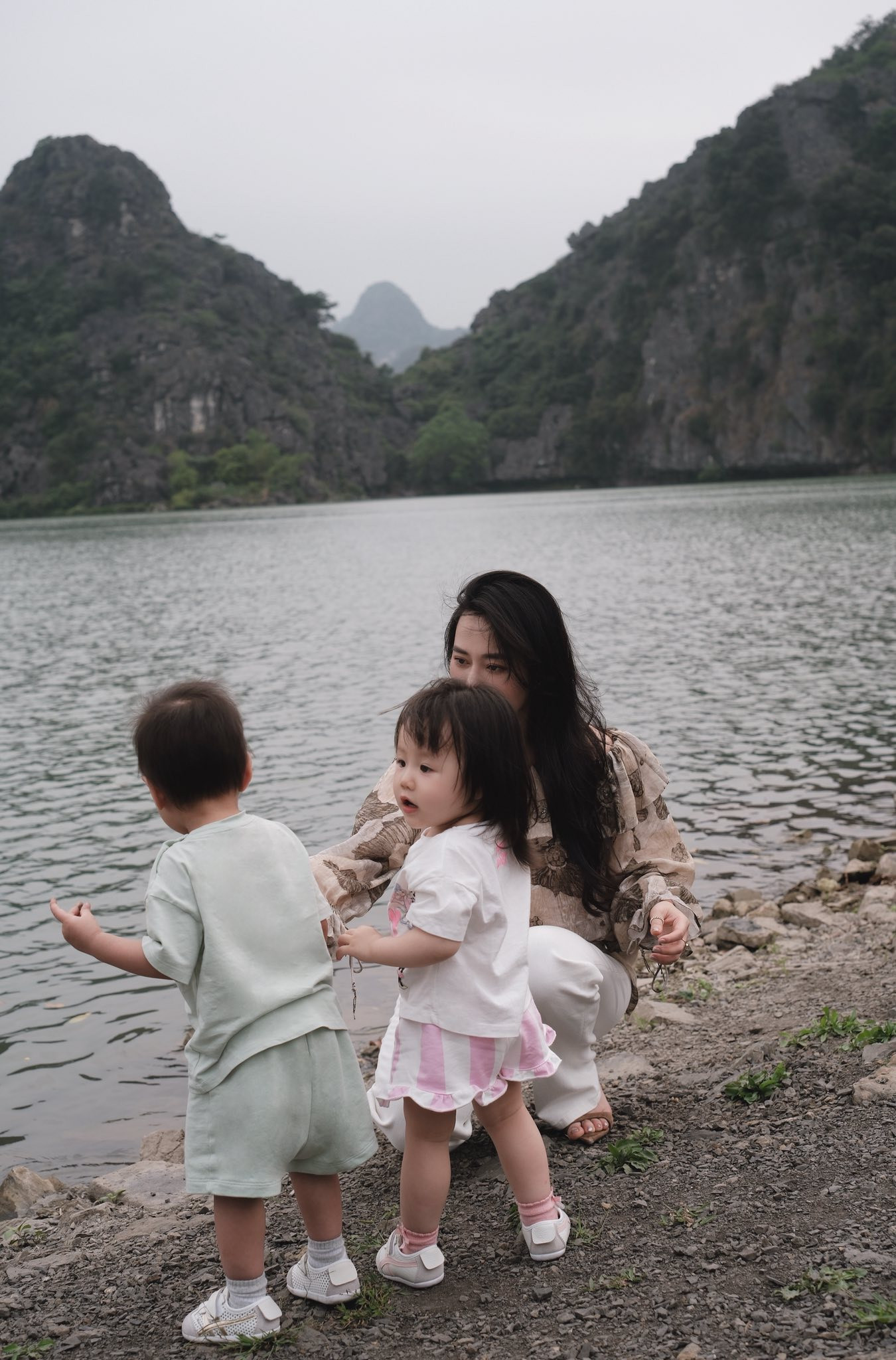 Cặp song sinh nhà Phương Oanh lớn phổng phao, đáng yêu - Ảnh 5.