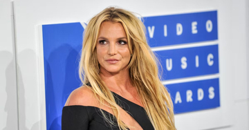 Chồng cũ 'công chúa nhạc pop' mừng vì vợ tự nguyện vào trại cai nghiện