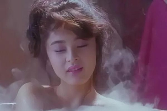 Đóa hồng Nhật Bản từng khiến màn ảnh Hong Kong chao đảo