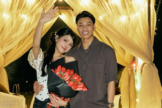 HOT: Vũ Văn Thanh cầu hôn bạn gái 'trâm anh thế phiệt' trong khung cảnh lãng mạn
