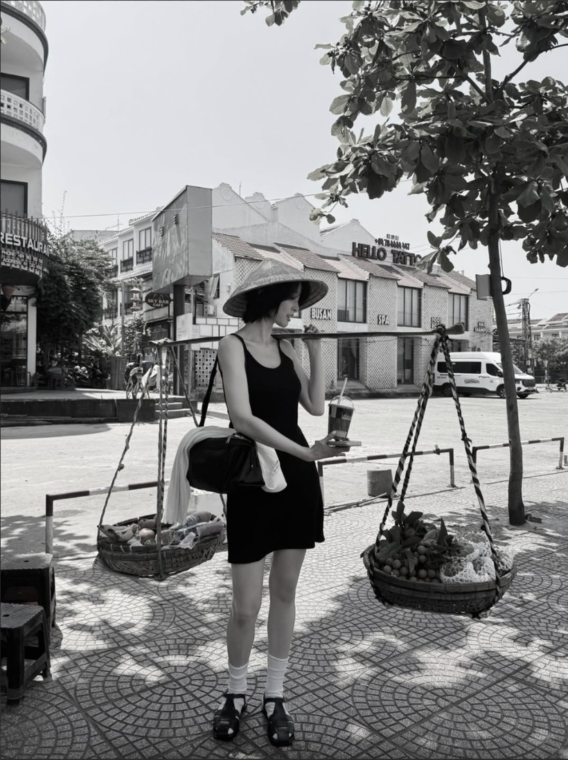 Sau đó, cô chuyển hướng sang diễn xuất và dần khẳng định tên tuổi qua nhiều bộ phim truyền hình nổi bật, trong đó có vai Oh Soo Ah trong bộ phim Itaewon Class. Dù chỉ là vai phụ nhưng tại thời điểm phim phát sóng, vai diễn của cô còn được yêu thích hơn cả nữ chính.