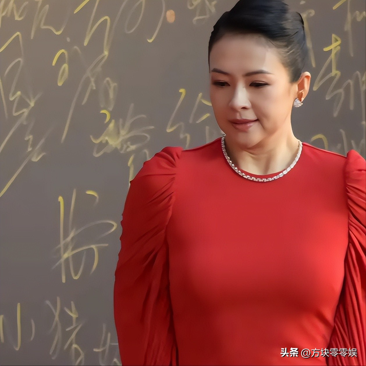 Từ bức ảnh Chương Tử Di tăng 10kg đầy ngấn mỡ: Chúng ta đang đòi hỏi gì ở một người phụ nữ ngoài 40? - Ảnh 1.