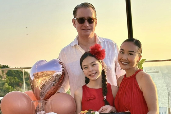 Con gái lai của Đoan Trang tuổi 13 sở hữu nhiều năng khiếu nghệ thuật, thông thạo 3 thứ tiếng