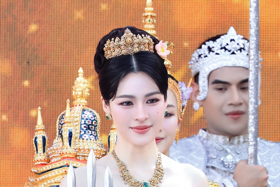 'Nữ thần Songkran' gây bão Thái Lan: Visual đẹp như bước ra từ cổ tích