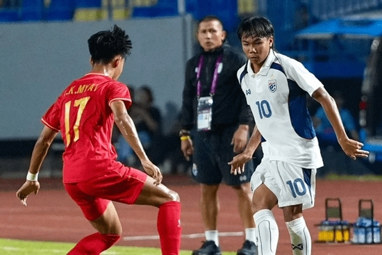 CĐV Thái Lan 'dậy sóng' khi đội nhà thua sốc Myanmar, đứng kém hơn cả Lào!
