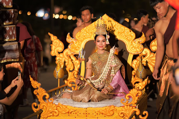 Dàn hoa, á hậu ở lễ hội té nước