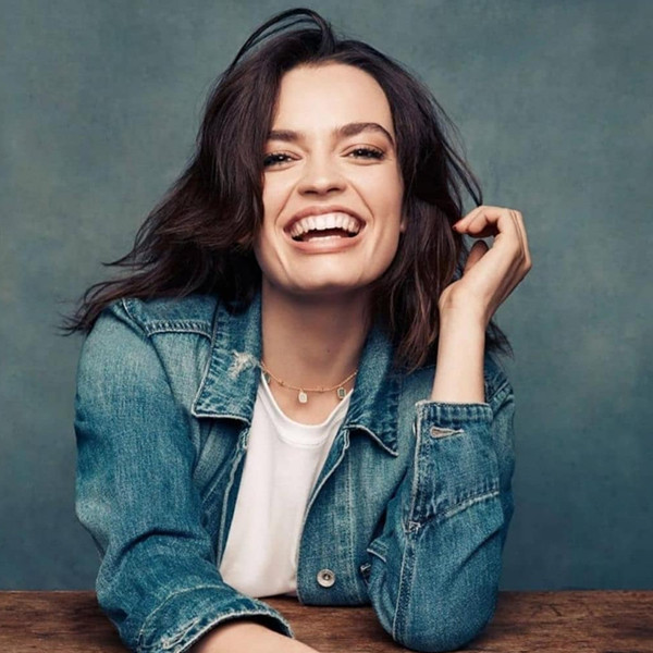 Sao phim 'Sex Education' có gương mặt đẹp như thiên thần nhờ dưỡng da hiệu quả - Ảnh 2.