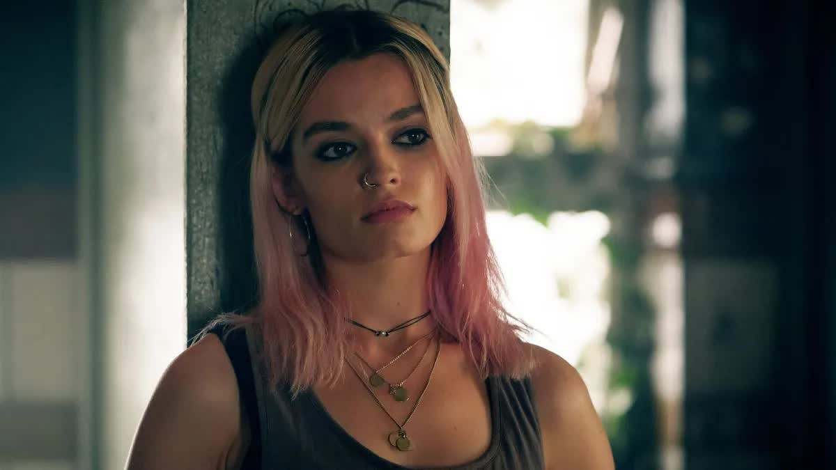 Sao phim 'Sex Education' có gương mặt đẹp như thiên thần nhờ dưỡng da hiệu quả - Ảnh 1.