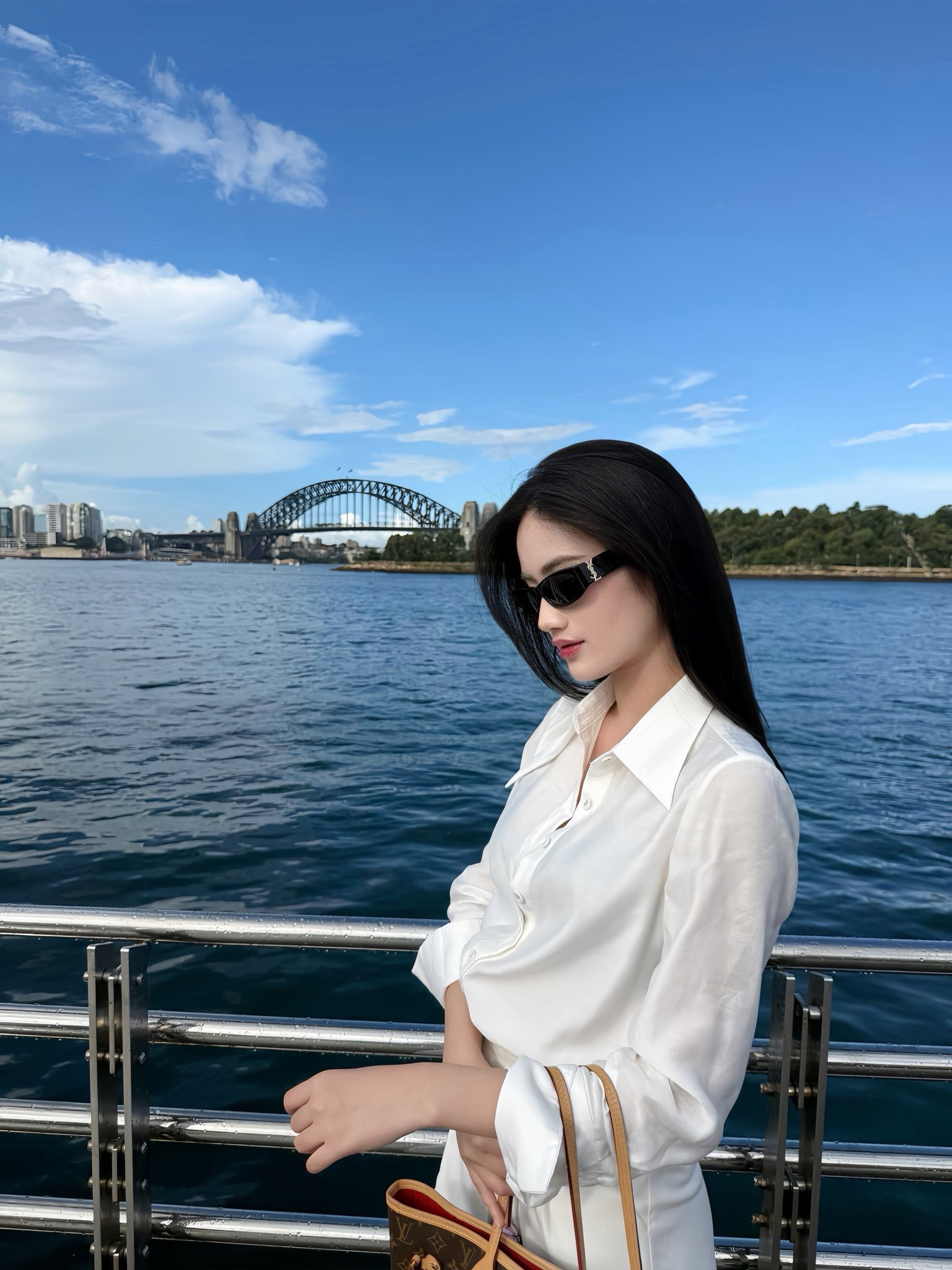 Hình ảnh mới nhất của Ý Nhi ở Úc gây chú ý với phong cách giản dị và quyến rũ - Ảnh 2.