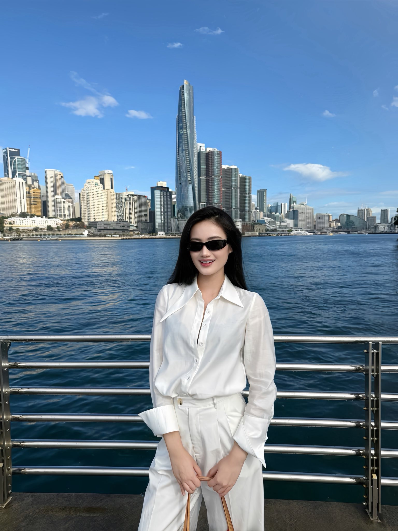 Hình ảnh mới nhất của Ý Nhi ở Úc gây chú ý với phong cách giản dị và quyến rũ - Ảnh 1.