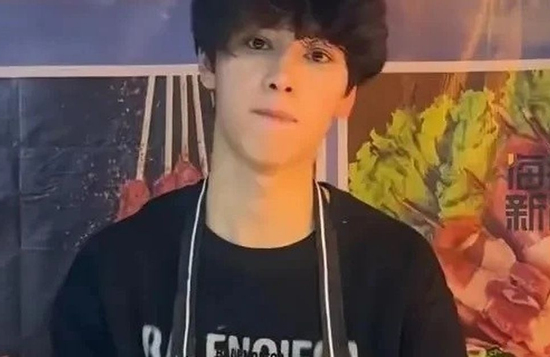 Hot boy bán bánh đổi đời sau một đêm vì quá giống Cha Eun Woo