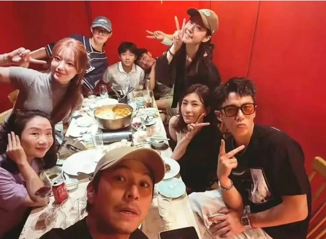 Kha Chấn Đông hẹn hò, danh tính đàng gái gây bất ngờ - Ảnh 2