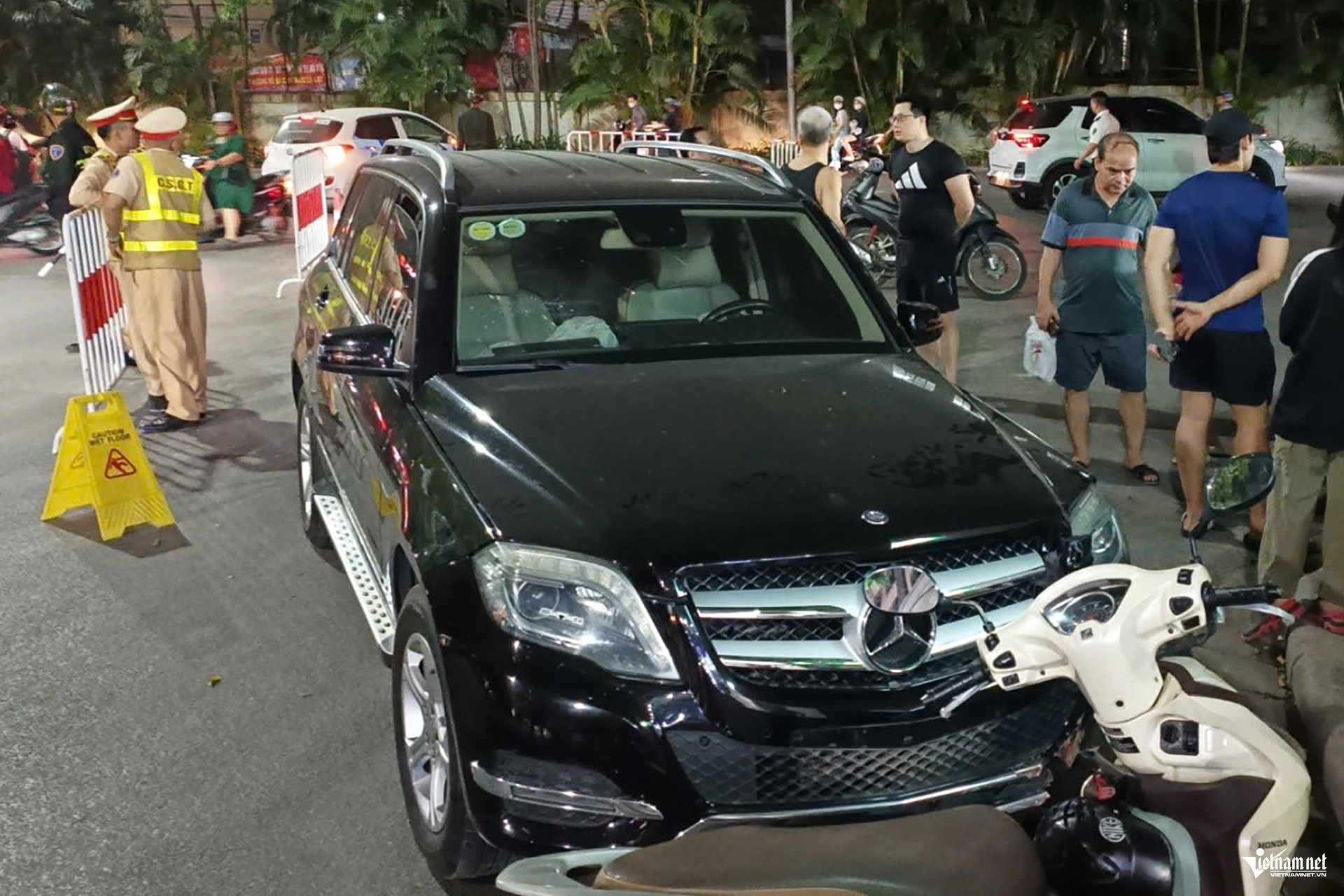 w mercedes lien hoan.jpeg