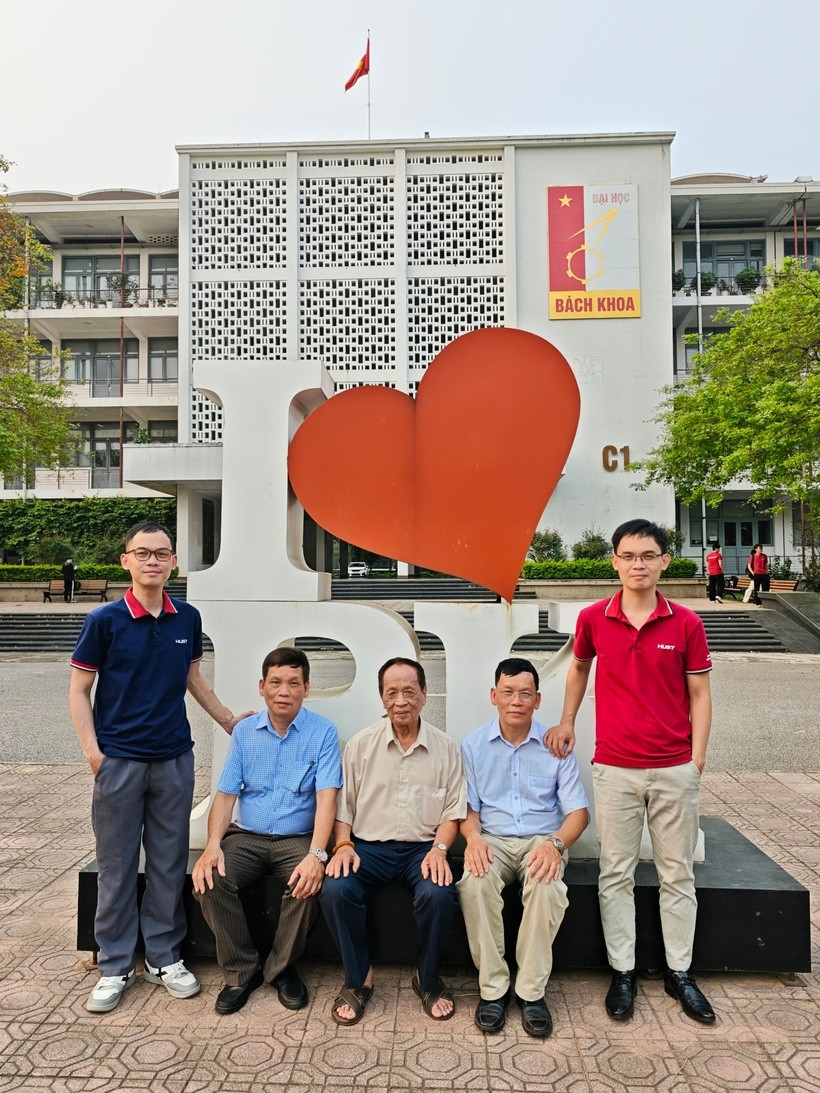 Giai đoạn học tại Đại học Bách khoa Hà Nội, anh Việt có sự hỗ trợ từ