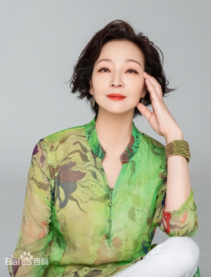 Mã Linh trở thành nhà thiết kế nổi tiếng.