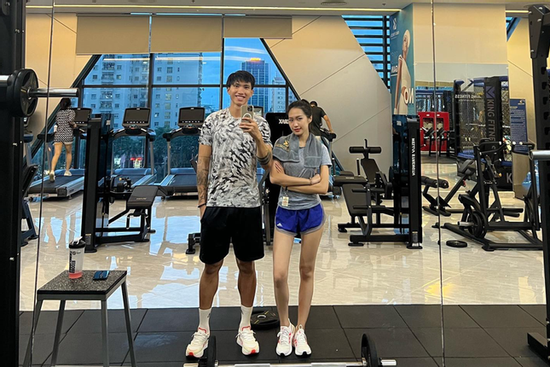 Doãn Hải My khoe eo thon, bụng phẳng lỳ trong phòng gym riêng tại biệt thự bạc tỷ