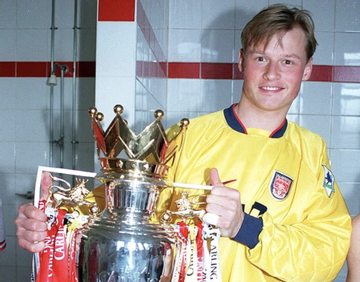 Gặp tai nạn tàu hoả thảm khốc, cựu thủ môn Arsenal tử vong