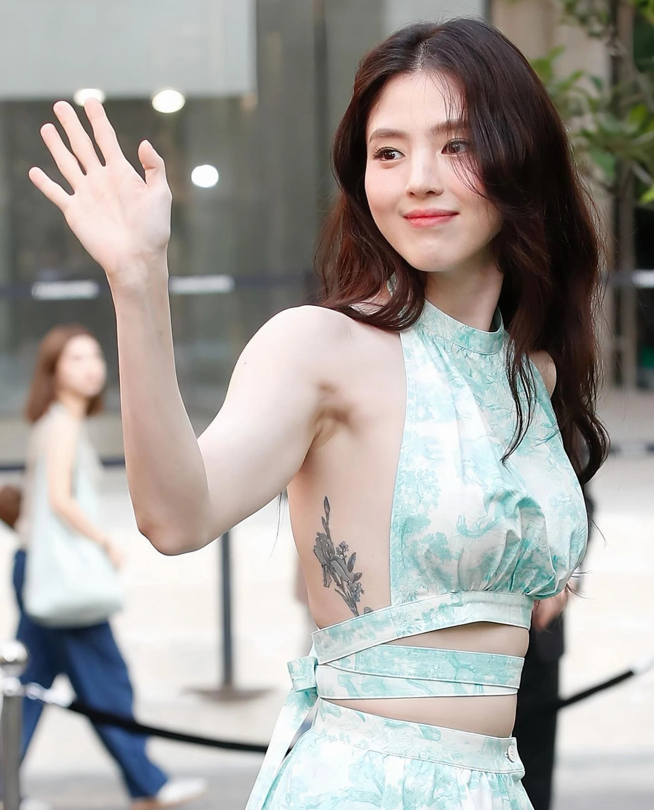 Han So Hee lại gây sốc với loạt hình xăm mới đầy táo bạo