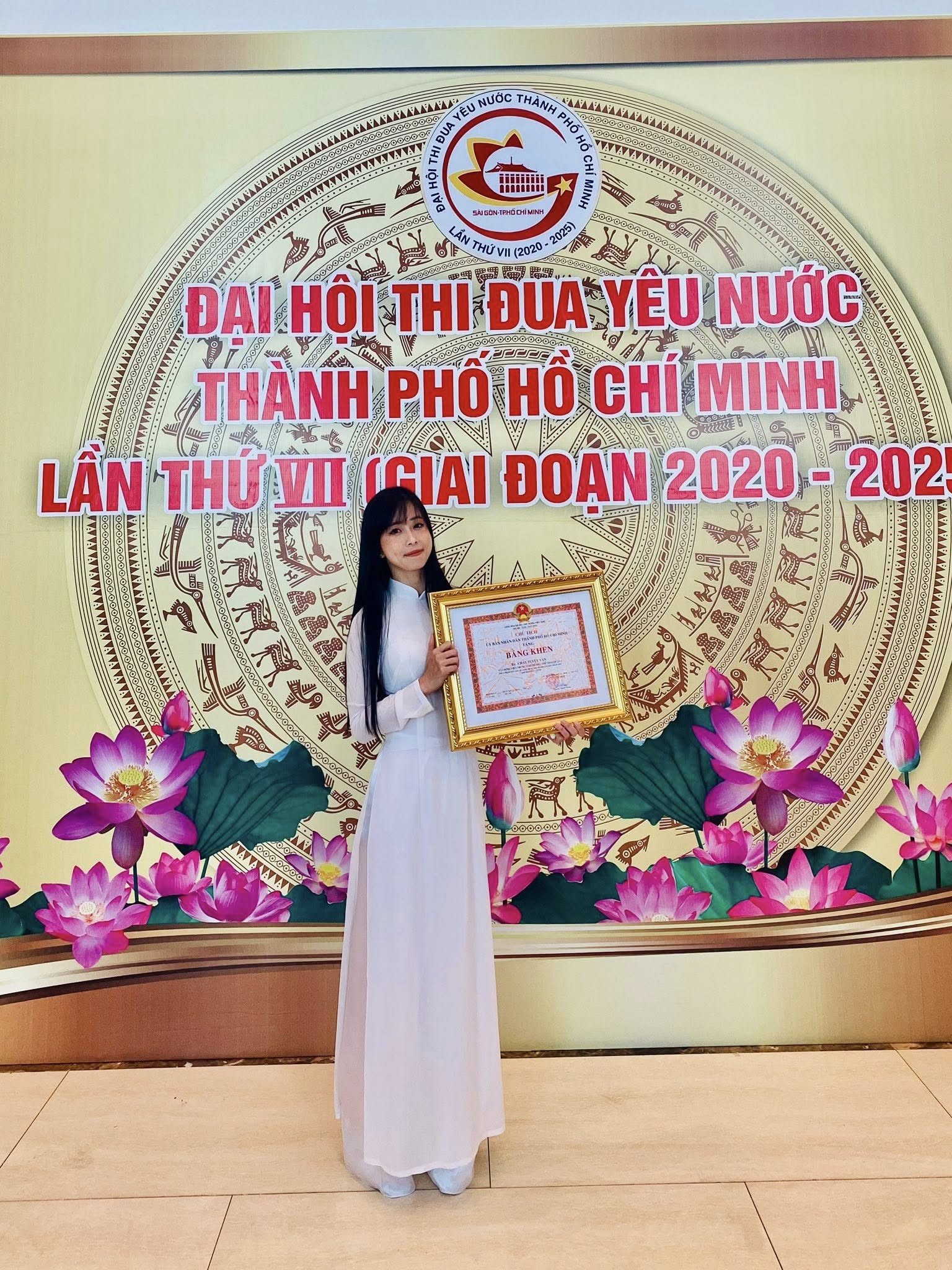 Có thể là hình ảnh về văn bản cho biết 'YẾU NƯỚC THÀNH หลี BININ 5AGDM-IdoéMn LAN หมัง VII(2020 (2020- 2025) ĐAI HÔI THI ĐUA YEU NƯỚC THÀNH PHỐ HỒ CHÍ MINH LẦN THỨ VII ΙΓΙΑΙ ĐOAN 2020 2020-202 202 萬原質や ETES BEVEAMES 진원신 0 MAWW'