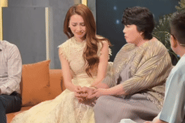 MC Huyền Trang Mù Tạt bật khóc nức nở khi nghe mẹ tuyển thủ Đức Huy dặn dò