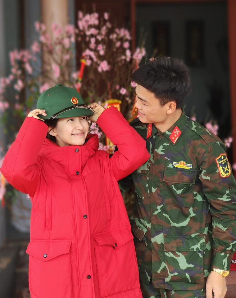 Nữ ca sĩ quê Bắc Ninh vừa nhận tin vui ở giải Cống hiến, đời thực viên mãn bên chồng quân nhân - Ảnh 8.
