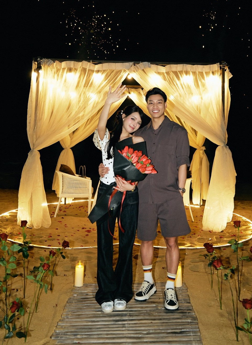 Vợ sắp cưới cầu thủ Văn Thanh: Nhan sắc và sự nghiệp nổi bật của Trần Bích Hạnh - Ảnh 1.