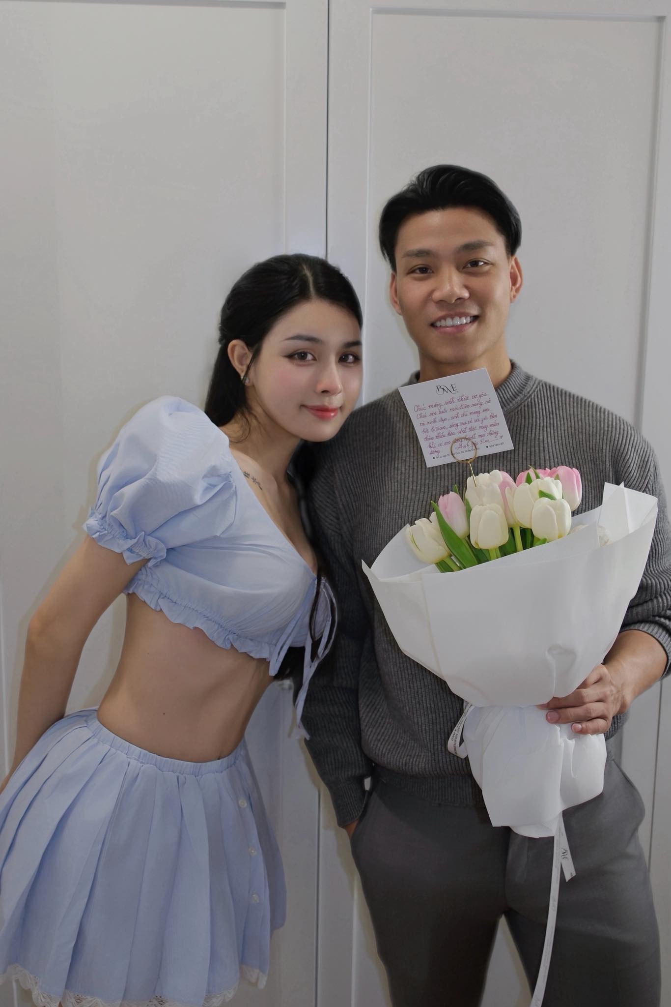 Vợ sắp cưới cầu thủ Văn Thanh: Nhan sắc và sự nghiệp nổi bật của Trần Bích Hạnh - Ảnh 2.