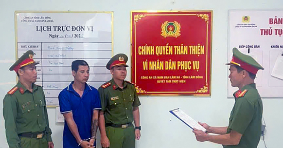 Khởi tố con rể mang dao sang nhà chém bố mẹ vợ