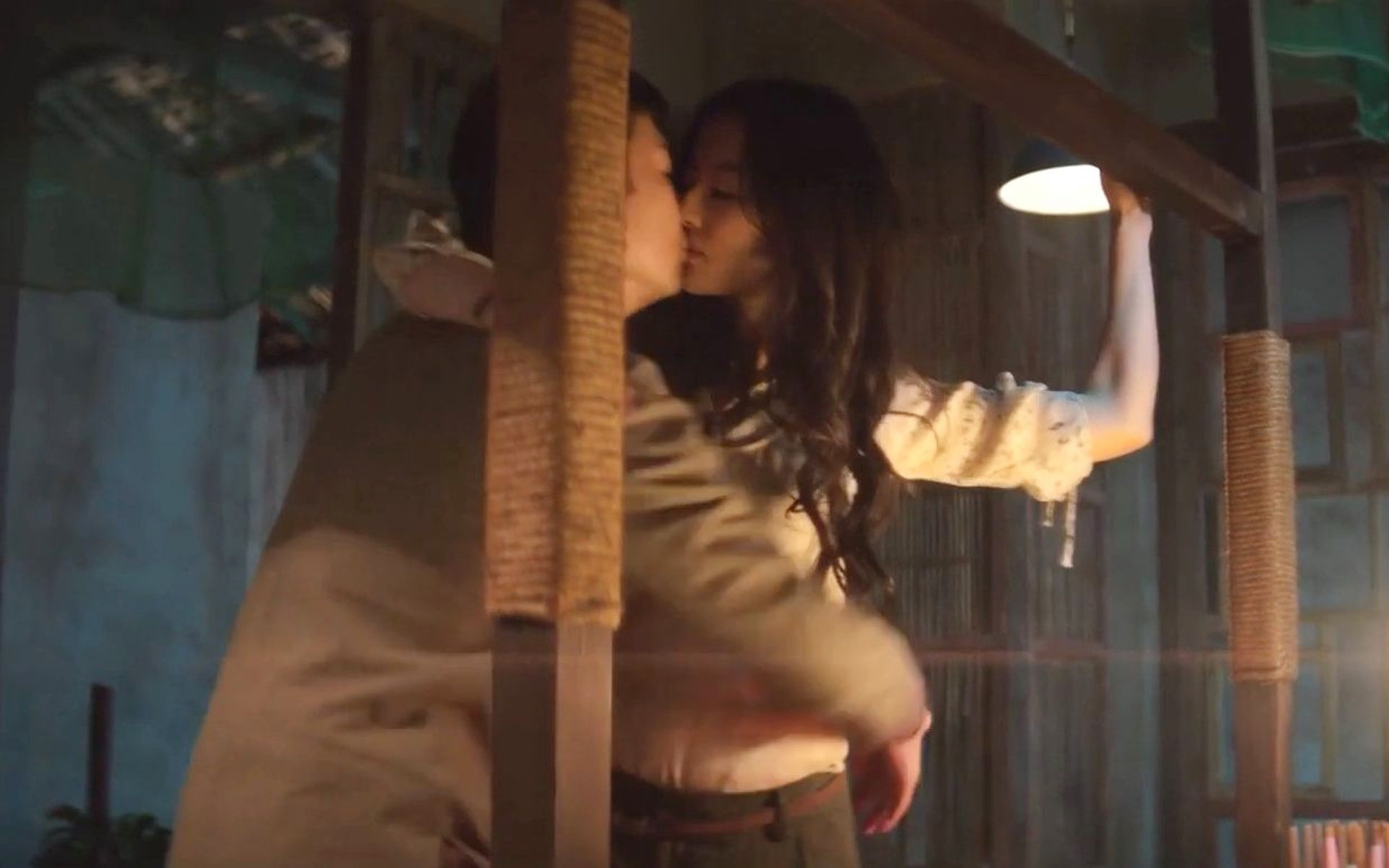 Cảnh nóng xấu hổ nhất cuộc đời Lưu Diệc Phi - Ảnh 5.