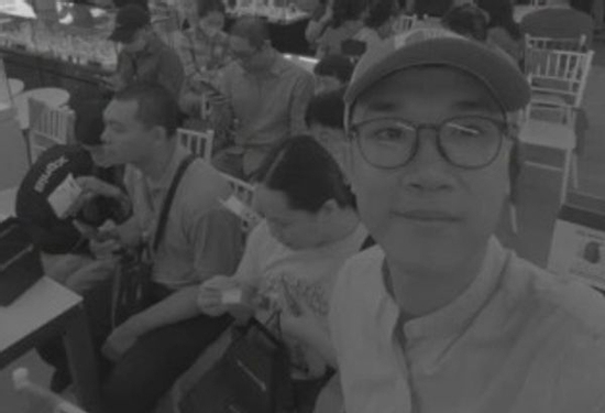 Facebook 'nhuộm đen trắng' hàng loạt ảnh vừa đăng sáng nay, người dùng Việt ngơ ngác không hiểu chuyện gì