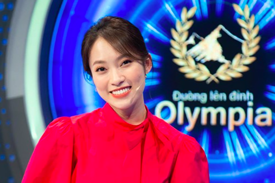 Profile 'cực xịn' của nữ MC VTV: Đỗ 4 trường đại học, có chị gái là phó giáo sư