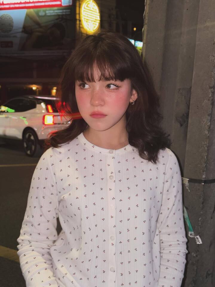 Với khán giả yêu thích dòng phim kinh dị, Nina không phải là gương mặt xa lạ. Trước khi đến với điện ảnh Việt, cô bé gây tiếng vang tại Thái Lan khi tham gia loạt phim