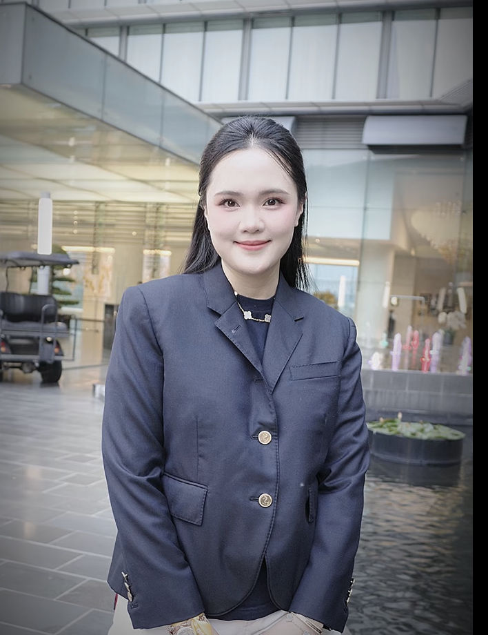 Bà xã Duy Mạnh gây chú ý với dây chuyền 300 triệu đồng đi cổ vũ chồng - Ảnh 5.