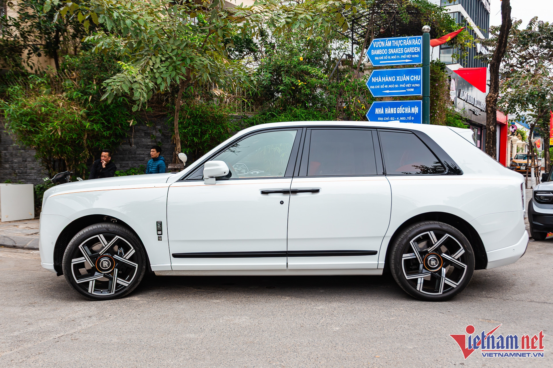 W-cullinan black badge 2.JPG.jpg