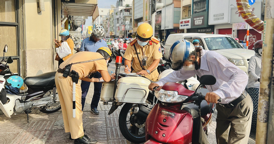 Lỗi đi xe máy dễ 